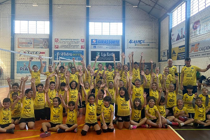 Vôlei Nova Petrópolis perde uma e ganha outra no Estadual infantil